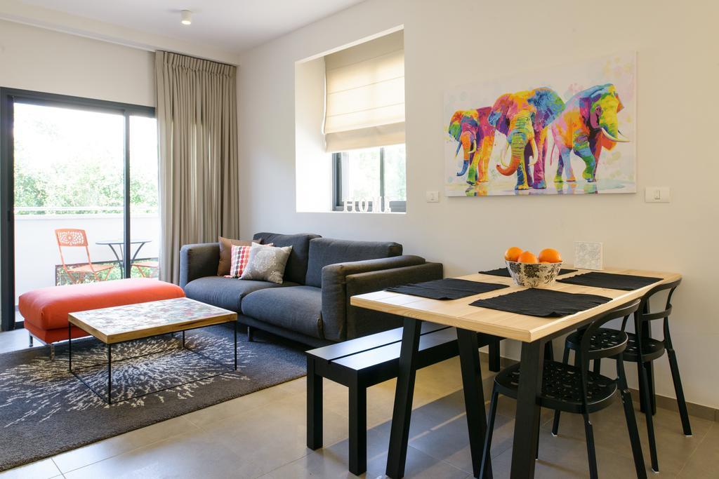 Sunny Luxury Apartments เทลอาวีฟ ภายนอก รูปภาพ